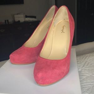 Red wedge closed toe pump